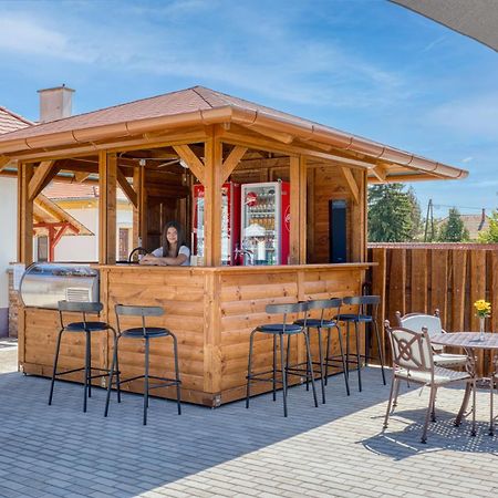 100 Eves Fogado Bed & Breakfast Szatymaz Ngoại thất bức ảnh