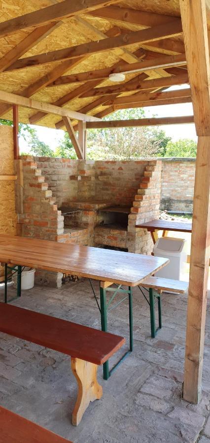 100 Eves Fogado Bed & Breakfast Szatymaz Ngoại thất bức ảnh