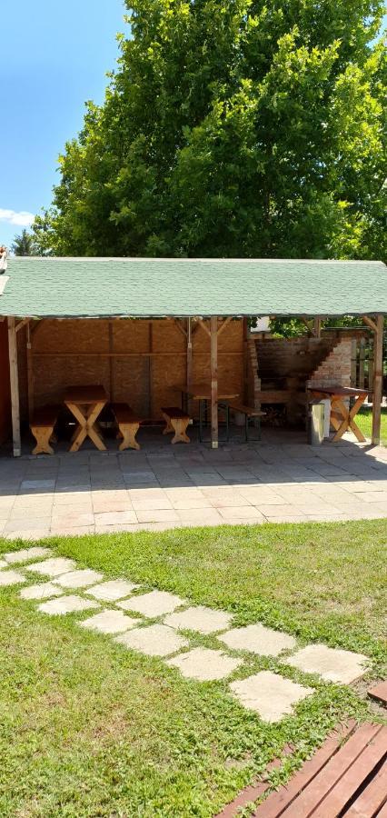 100 Eves Fogado Bed & Breakfast Szatymaz Ngoại thất bức ảnh