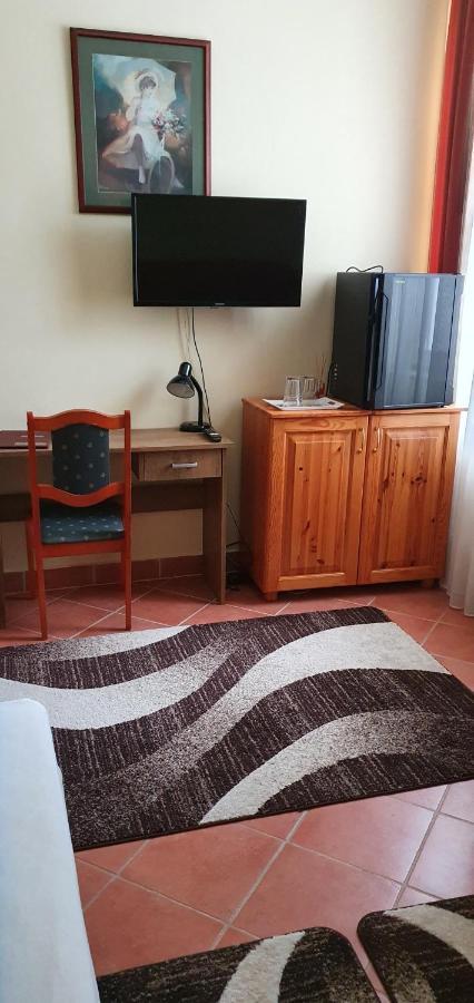 100 Eves Fogado Bed & Breakfast Szatymaz Ngoại thất bức ảnh
