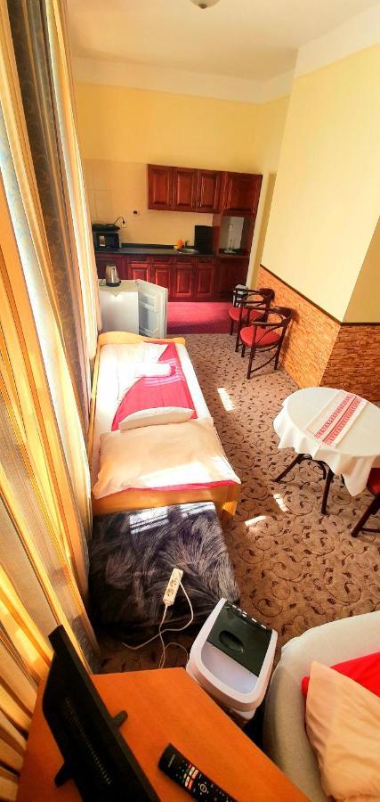 100 Eves Fogado Bed & Breakfast Szatymaz Ngoại thất bức ảnh