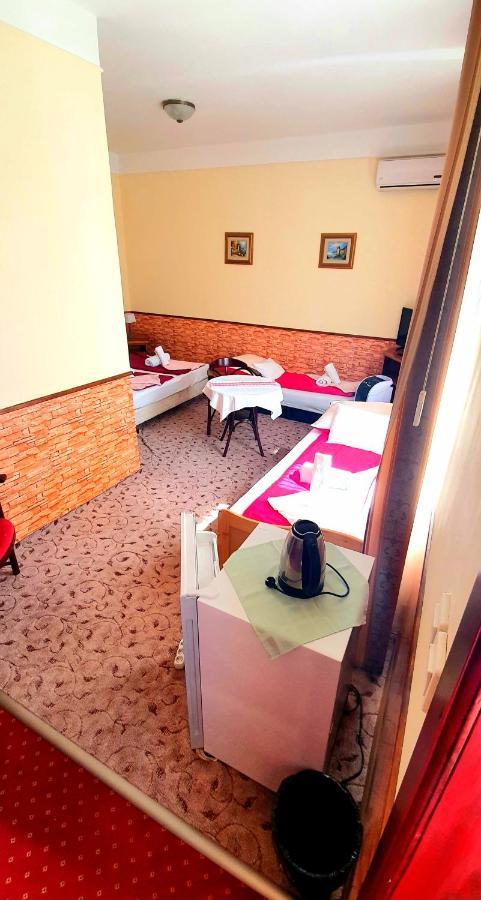 100 Eves Fogado Bed & Breakfast Szatymaz Ngoại thất bức ảnh