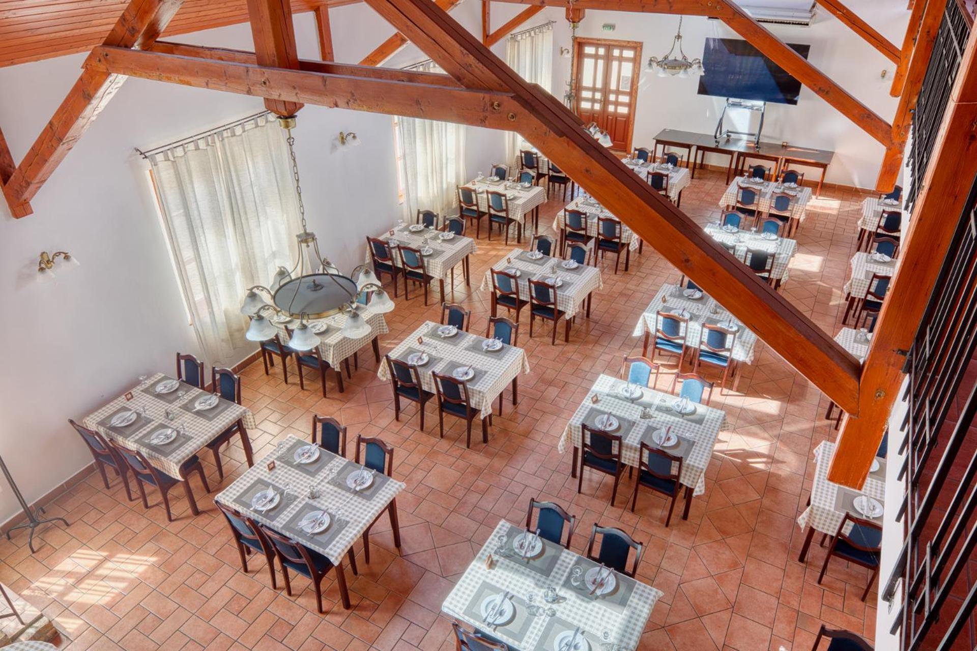 100 Eves Fogado Bed & Breakfast Szatymaz Ngoại thất bức ảnh