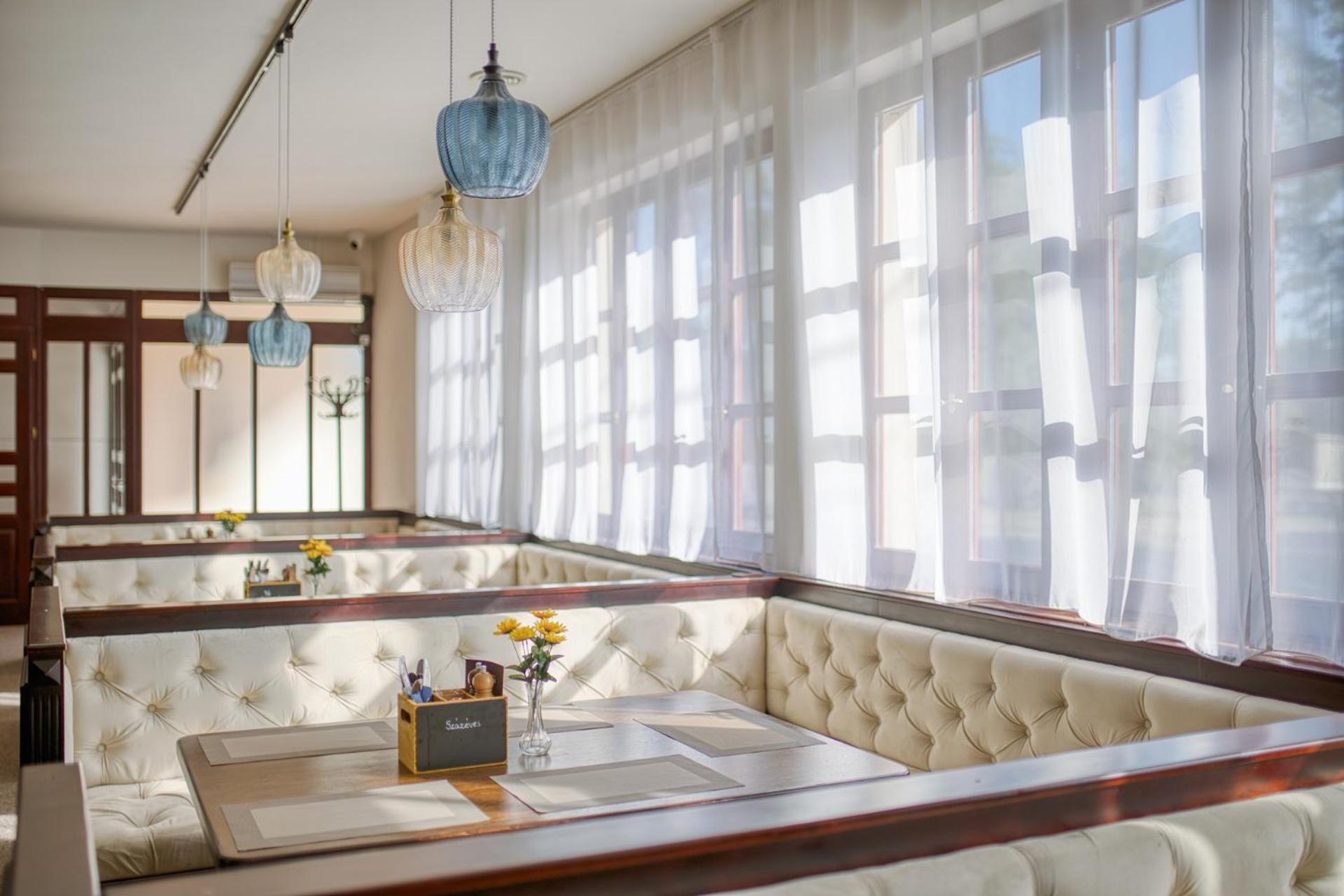 100 Eves Fogado Bed & Breakfast Szatymaz Ngoại thất bức ảnh