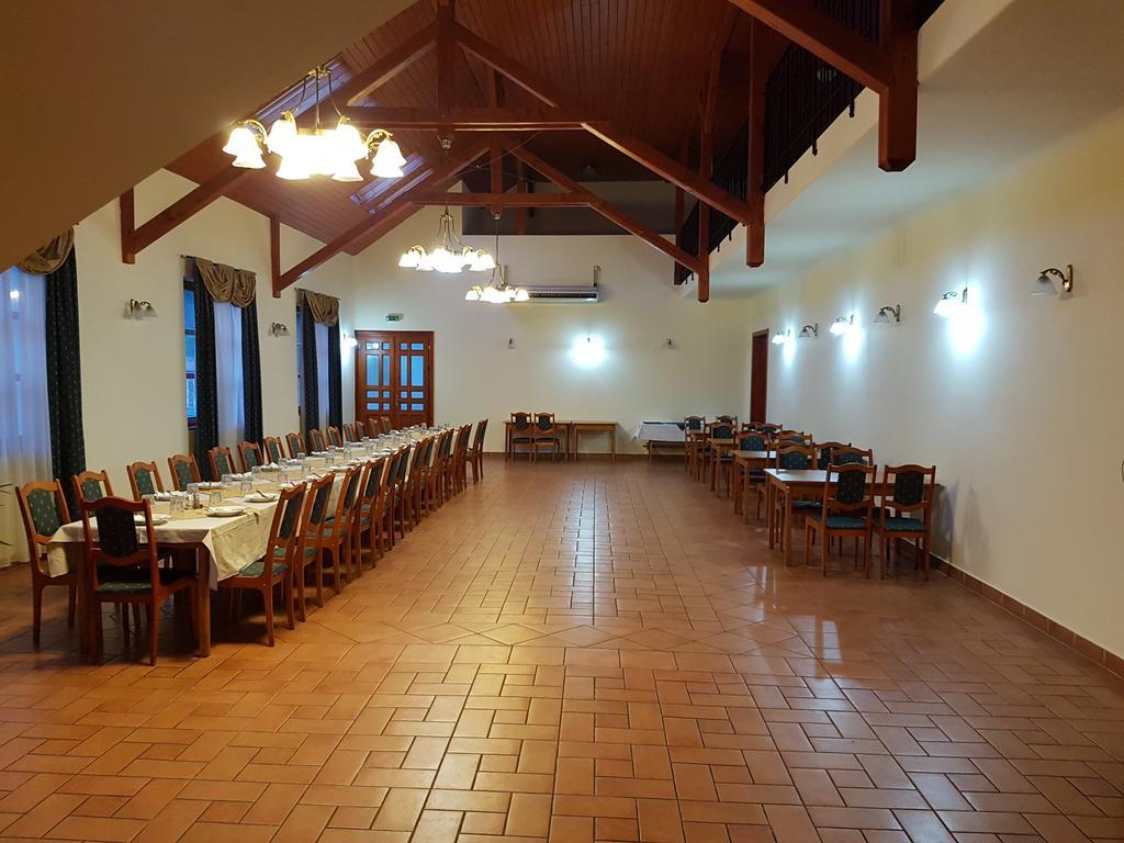 100 Eves Fogado Bed & Breakfast Szatymaz Ngoại thất bức ảnh