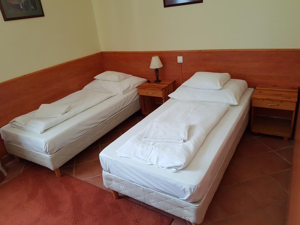 100 Eves Fogado Bed & Breakfast Szatymaz Ngoại thất bức ảnh