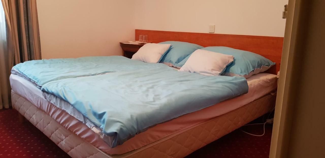 100 Eves Fogado Bed & Breakfast Szatymaz Ngoại thất bức ảnh