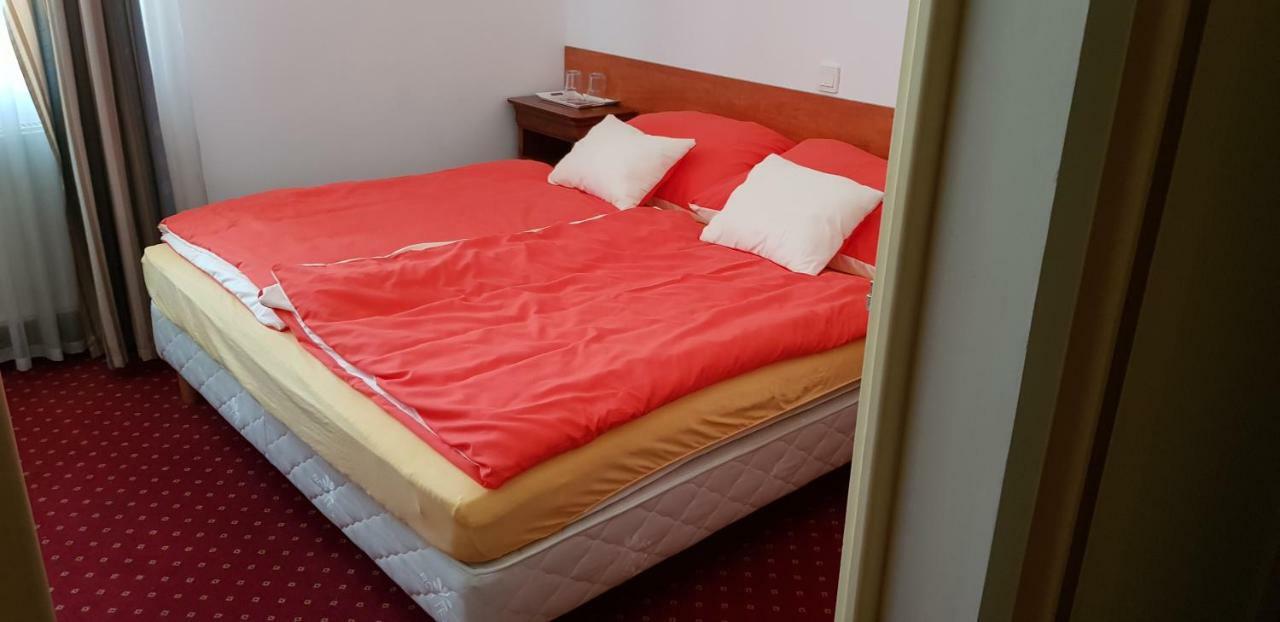 100 Eves Fogado Bed & Breakfast Szatymaz Ngoại thất bức ảnh